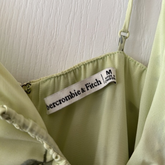 Abercrombie size medium dress with tiny mark on front - Picture 3 of 7